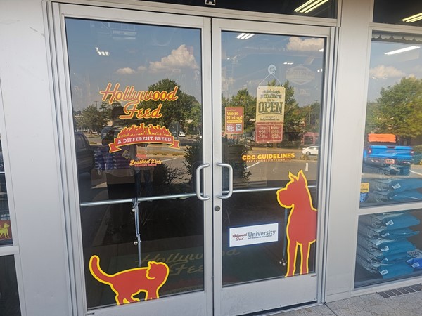 Hollywood Feed carries organic food for your pet in Little Rock on Chennal Parkway
