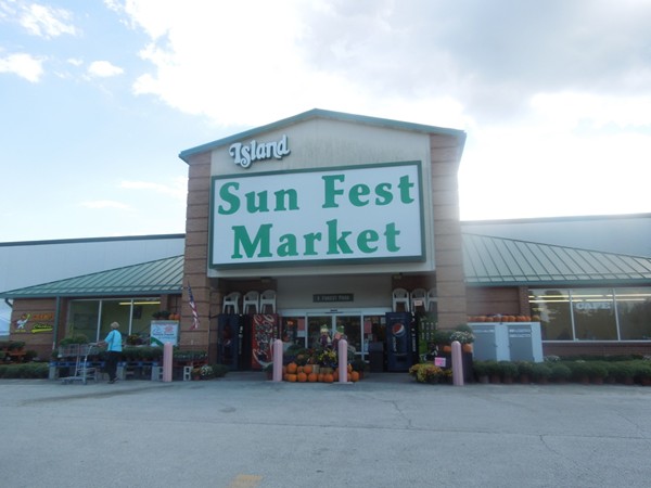 Sun Fest is a very nice super market in the commercial center, Holiday Island
