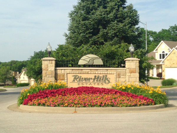 River Hills Estates: Forest paradise close to the city.