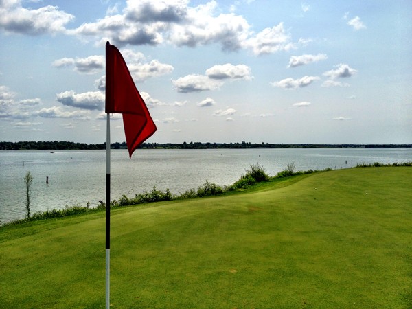 Paradise Pointe provides challenging golf surrounded by beautiful Smithville Lake