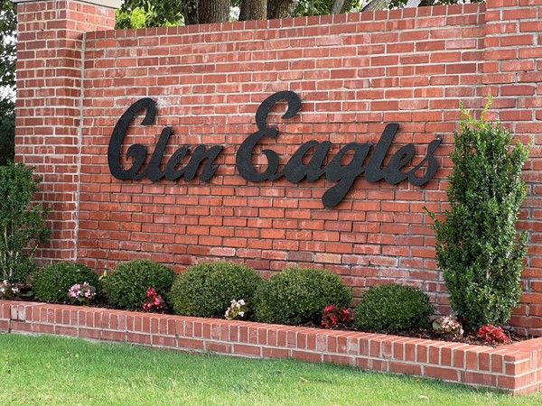 Entrance from Western Avenue to Glen Eagles 
