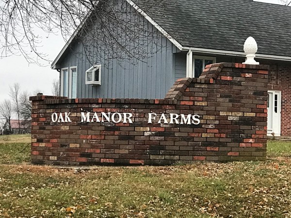 Country living in Western Lenexa - Oak Manor Farms