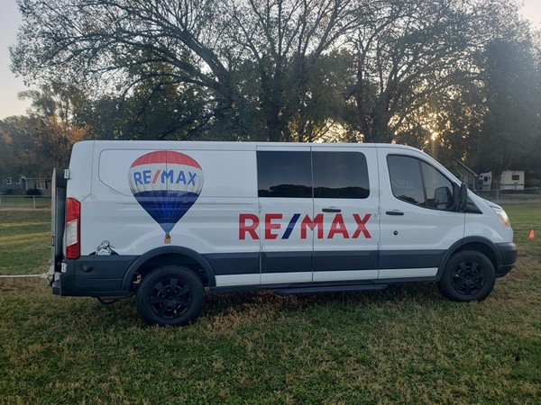 RE/MAX Balloon Van