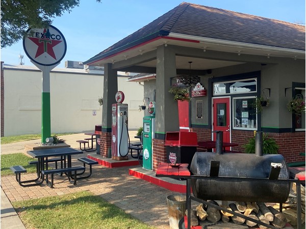 The Filling Station BBQ is a great place in Downtown Lee’s Summit for great BBQ 