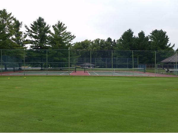 Tennis courts available at the Deer Lake Villas