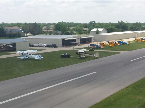 Make a trip to Stearman Field Bar & Grill in Benton. Eat a good meal and watch the planes 
