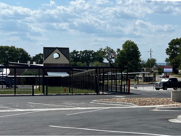 Kirbyville Elementary School building and parking
