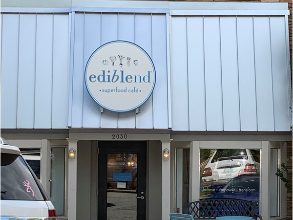 Ediblend serves smoothies and salads. Yummy