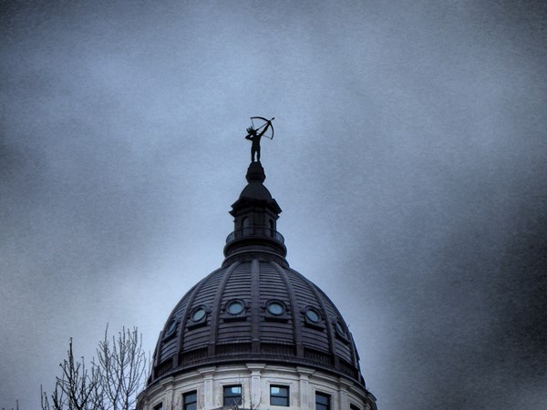 “To the stars through difficulties”. Top of the State Capitol in Topeka