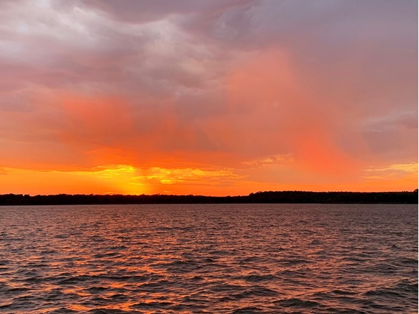 Skiatook Lake offers a gorgeous view of the sunset 
