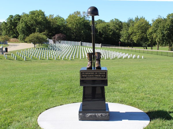 Higginsville VA Cemetary fallen soldier monument