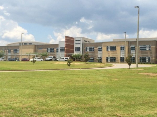 Spanish Fort Middle School was opened in 2006. It has students 6th-8th grade.