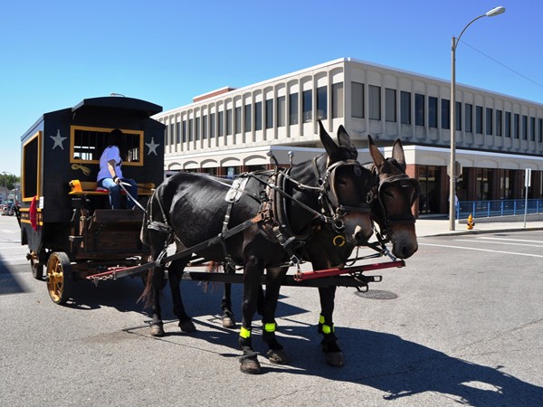 The historical Santa-Cali-Gon Days festival takes place every year in Old Downtown Independence