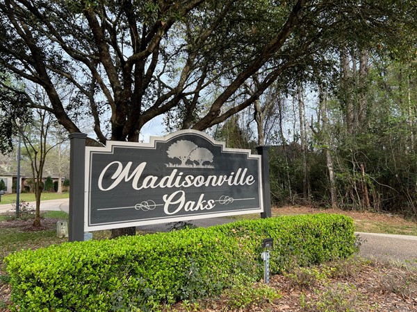 Entrance to Madisonville Oaks 