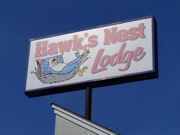 Hawk's Nest Lodge sign