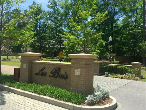 The beautiful entrance of Les Bois in Mandeville