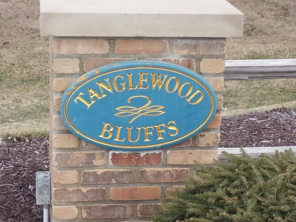 Entryway to Tanglewood Bluffs Condominiums