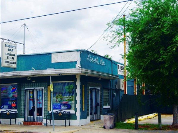 Robert's Bar is a neighborhood institution that has long served both locals & Tulane fans