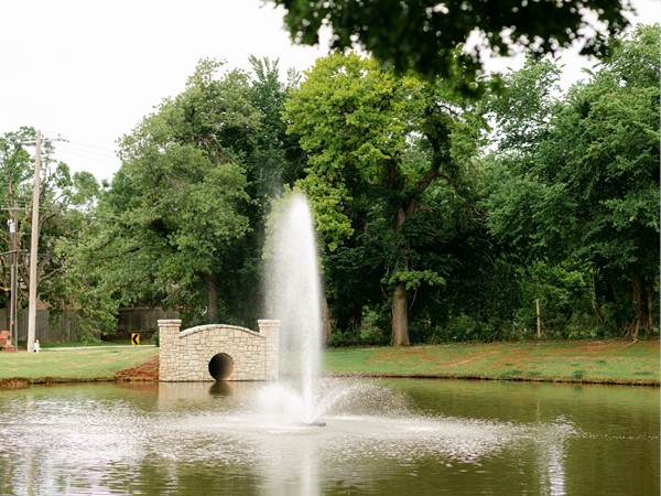 Fountains, big trees, and peaceful pond, Olde Edmond is heaven 