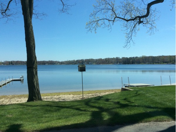 Calm spring day on Dewey Lake