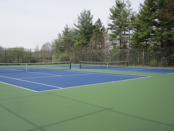 Tennis courts at Oak Pointe 