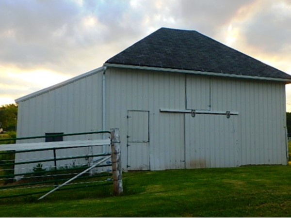Small old barn in Pomona