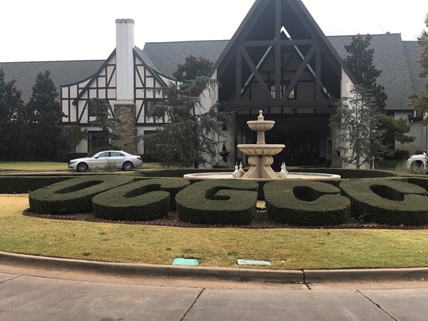 The front entry at the Oklahoma City Golf and Country Club 