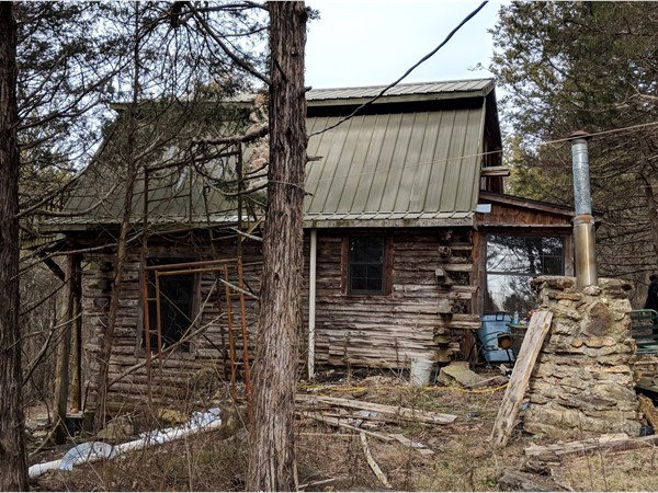 Rustic log cabin in Shell Knob