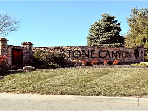 Stone Canyon is a beautifully maintained neighborhood with a golf course in Blue Springs