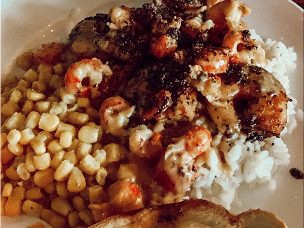 R. Landry's serves Cajun food, craft beers, and live music on the weekends