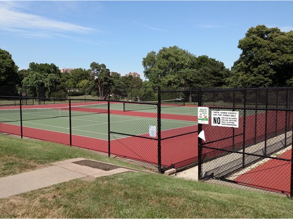 Public tennis courts in Loose Park 
