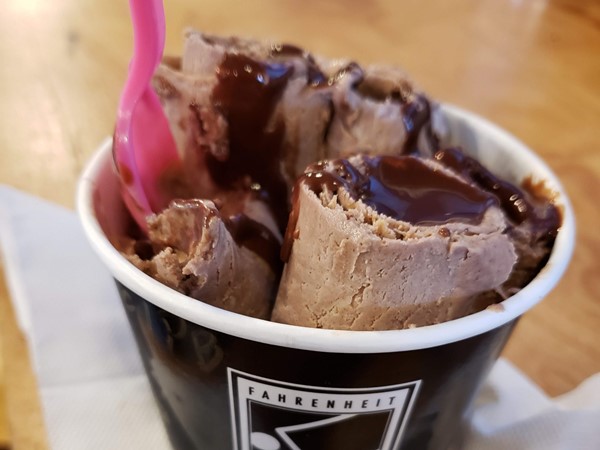 This deliciousness is a chocolate rolled ice cream, with chocolate sauce dessert. I love chocolate
