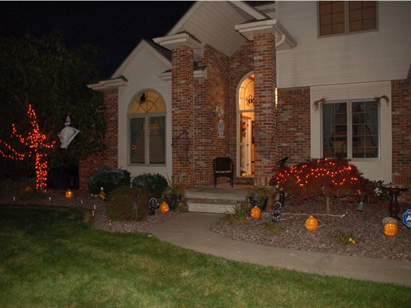 Decorating for Halloween in Flagstone Pointe is fun!