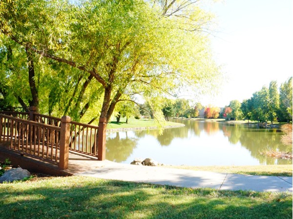 Bay Country features gorgeous lakes with walking paths all around them! A wonderful mature community