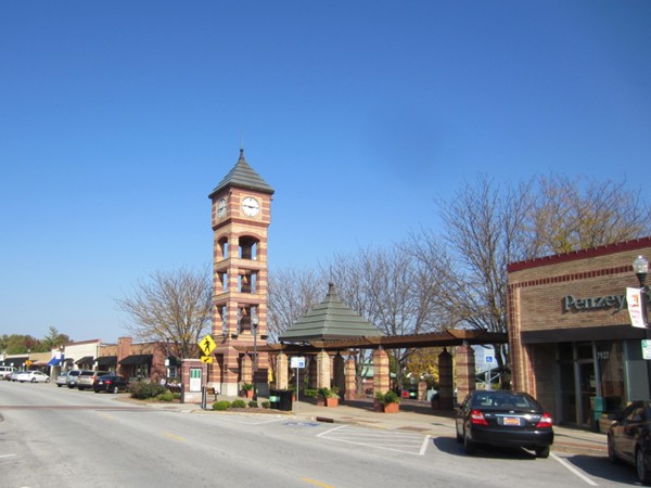 Plenty of shopping, dining and fun in Downtown Overland Park 