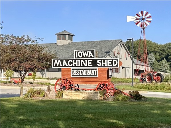 Experience farm-fresh flavors and hearty Midwestern hospitality at the Iowa Machine Shed Restaurant.