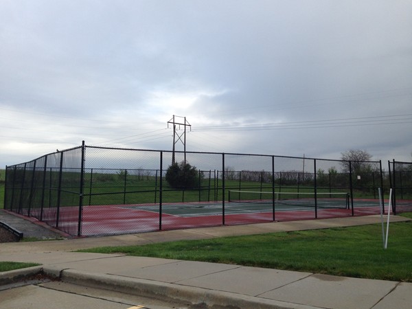 Tennis courts in Amber Lakes 