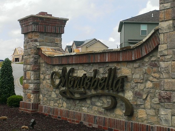 Beautiful entry to Montebella in Riverside