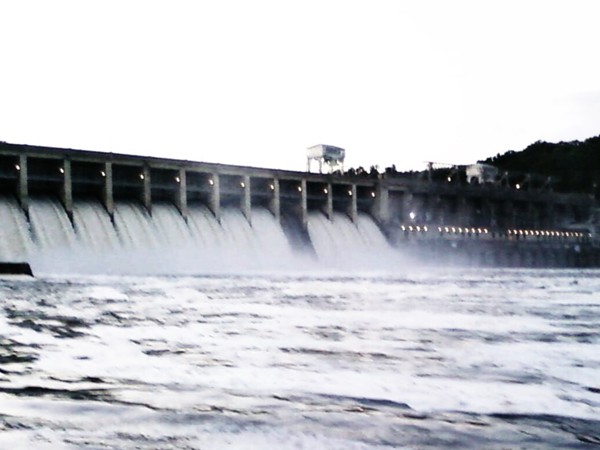 Bagnel Dam flood gates wide open in 2004 to avoid flooding 