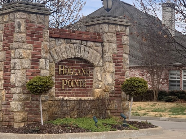 Entrance to Holland Pointe