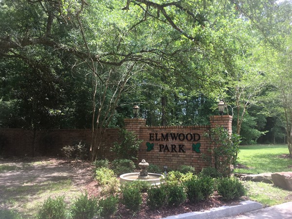 Elmwood Park community entrance