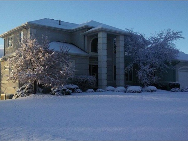 Wow!!! This handsome Linden home sure does sparkle in the snow!! Snow Apocalypse 2013!!