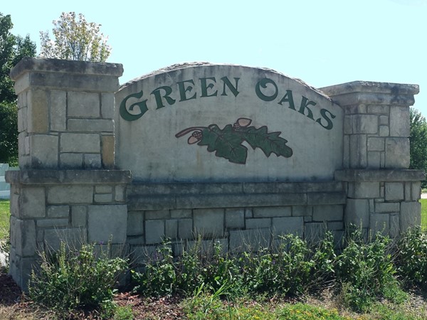 Entrance sign for Green Oaks subdivision