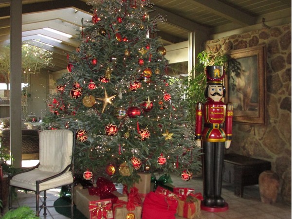 Christmas tree at Red Apple Inn 