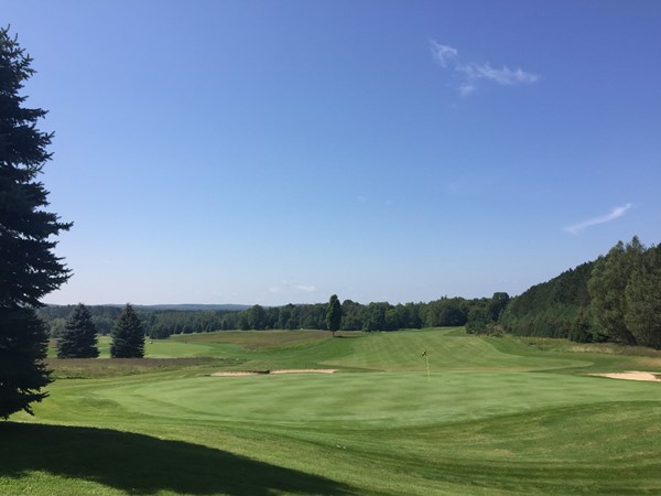 Beautiful views and a challenging, well-kept course...check out Emerald Vale Golf Club