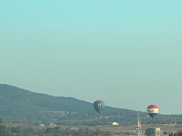Balloons flying high before the Saturday night glow 