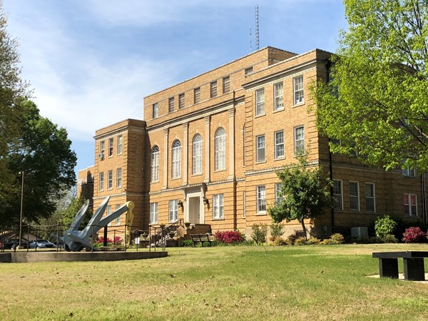 The first Faulkner County Courthouse