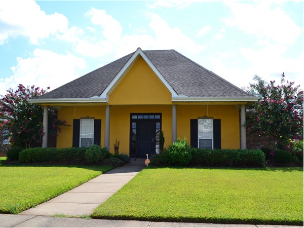This Bocage home is proof that sometimes a little color is just the face lift your home needs