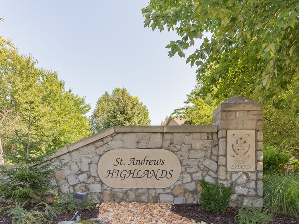 St Andrews Highlands - The Estates entry monument in Overland Park 