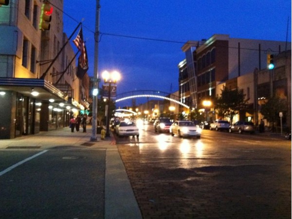 Night stroll through downtown Flint